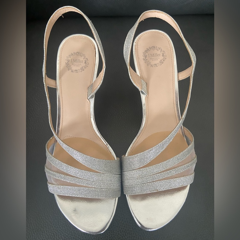 Ladies shoes sandals, size 9M, Silver.